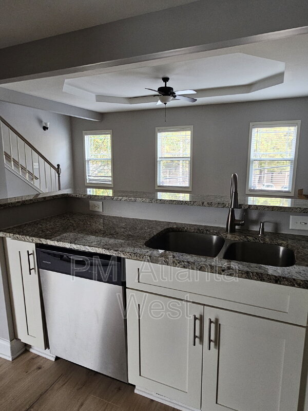 701 Mcwilliams Rd SE, Atlanta, GA 30315 - photo 2