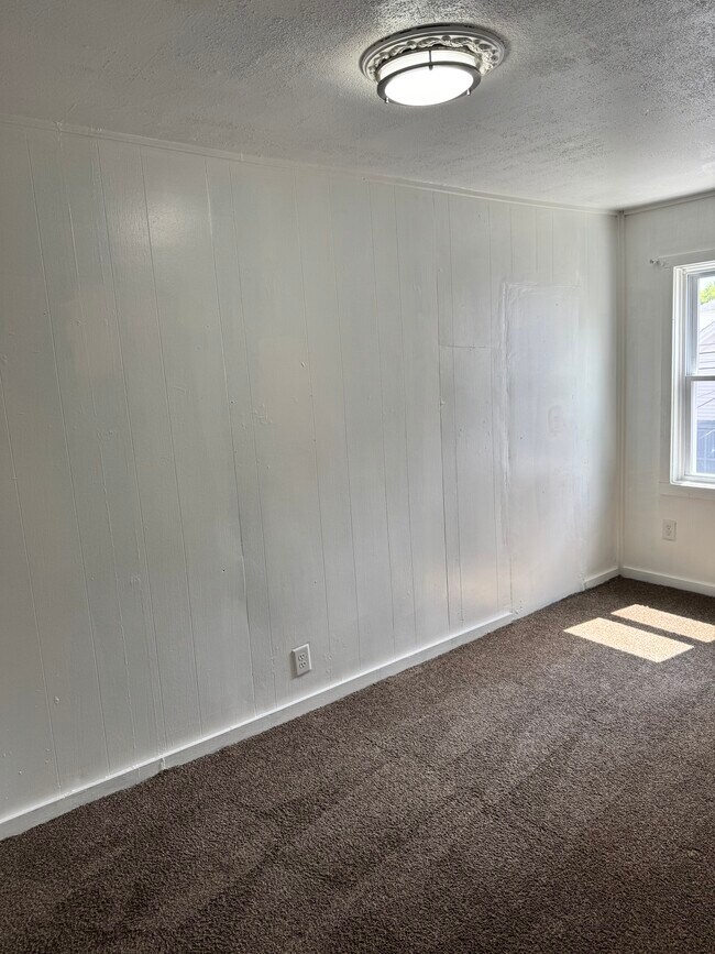 211 Oxford St unit 1st floor apt, Providence, RI 02905 - photo 6