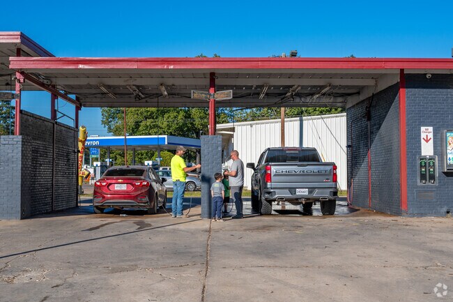 Wash-N-Store Swartz is a self car wash and min storage facility along Highway LA-139 in Swartz.