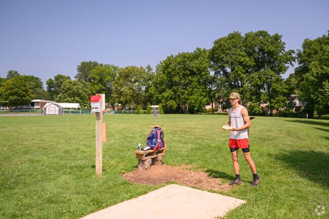 There's a Disc Golf Course in Riverview Park at Laurelain Park.