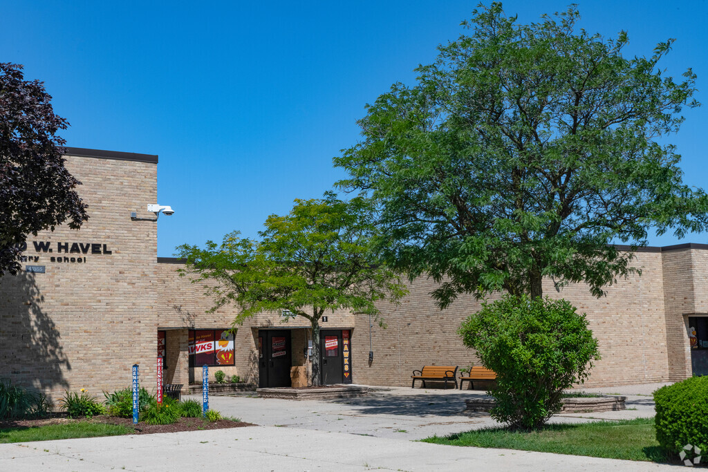 Havel Elementary School front entrance in Sterling Heights.