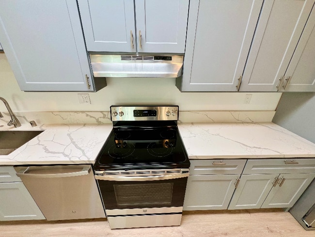 859 W 43rd Place, Los Angeles, CA 90037 - photo 3