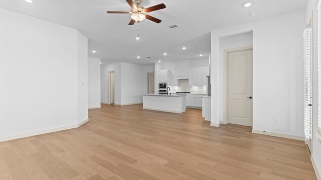 3211 Woodrose Orchard Dr unit 36206138, Pearland, TX 77581 - photo 6