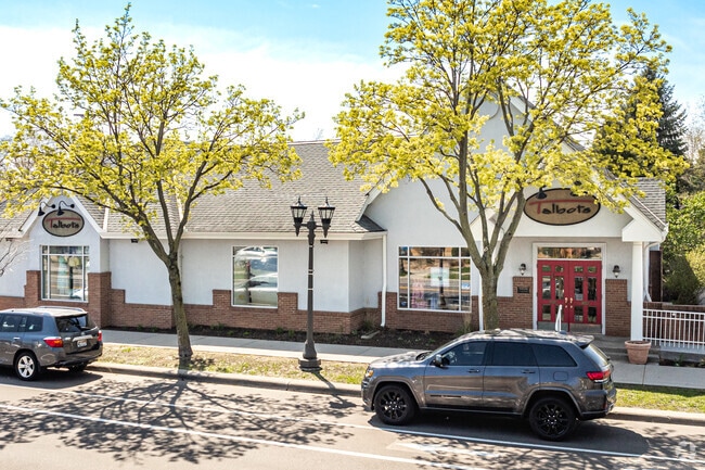 Talbots offers modern, classic women's clothing, jewelry, and accessories in Highland.