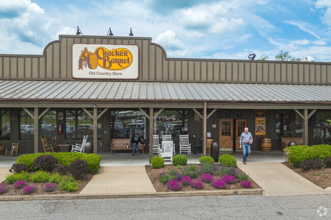 There are quite a few chain restaurant options in Mineralwells including McDonald's, Wendy's, Taco Bell and Cracker Barrel.