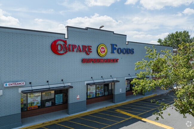 Oak Forest in Charlotte has a variety of shopping.