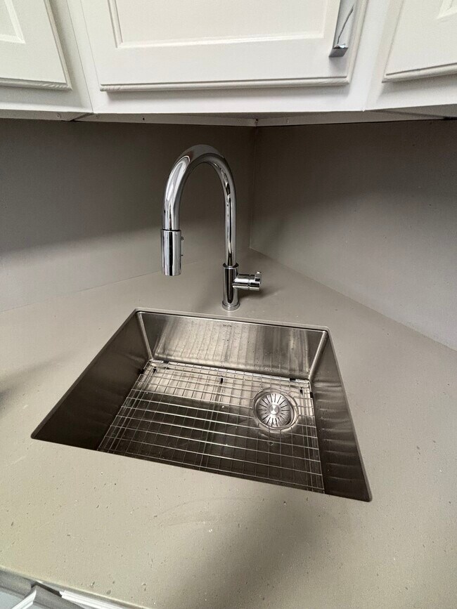 1744 Farmington Ave unit 1, Unionville, CT 06085 - photo 7