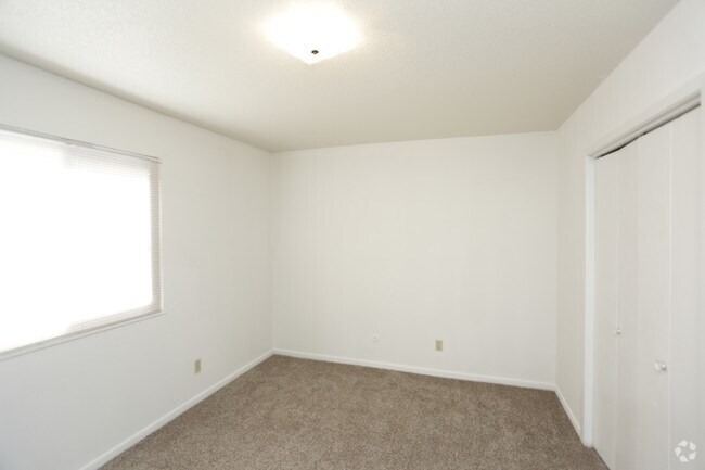 Oak Tree Square, Grandview, MO 64030 - photo 7