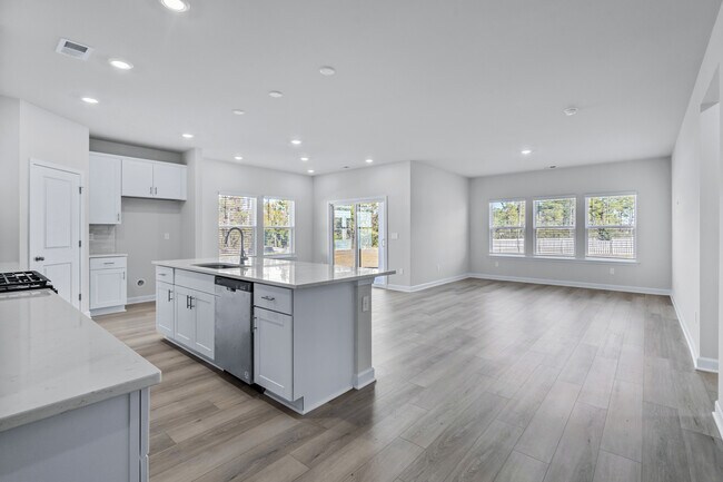 811 Burghley Cir, Greer, SC 29651 - photo 5