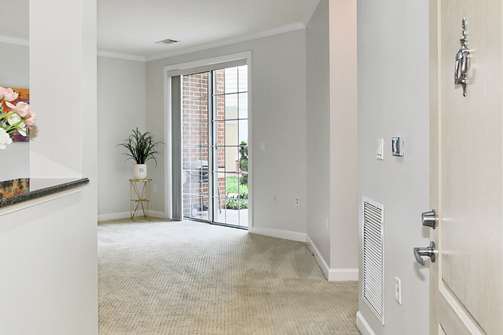 Cameron Square unit 113, Alexandria, VA 22304 - photo 1