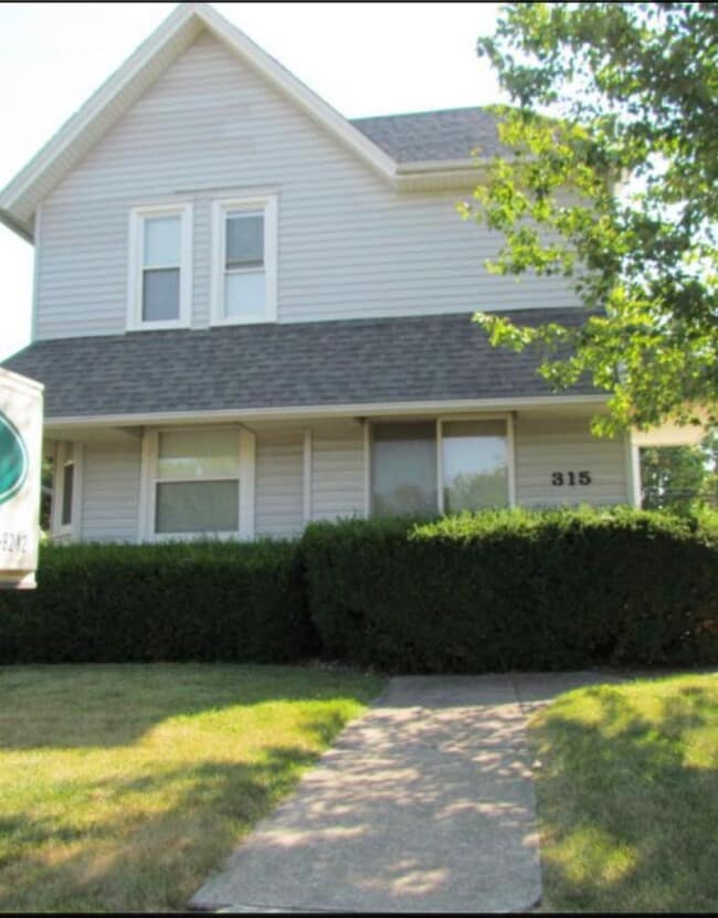 315 N Main St Unit 2, Princeton, IL 61356