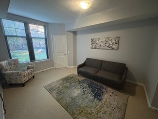 1021 N Garfield St Unit 114, Arlington, VA 22201