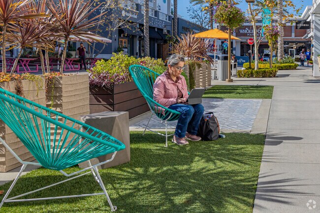 Outdoor seating at 2ND & PCH Courtyard is perfect for relaxing.