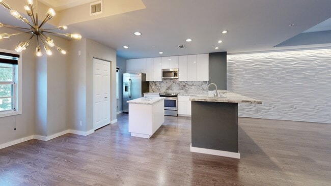 3BR, 4BA - 1988SF