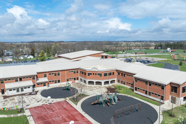 Cedarville Elementary School has a student to teacher ratio of 17 to 1.