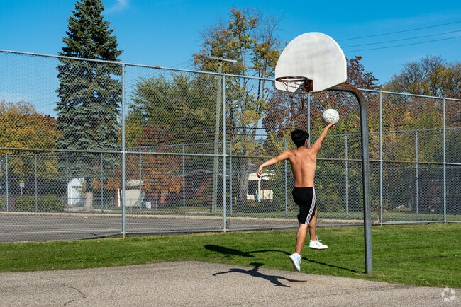 Master your lay-up technique at Dickinson Park and elevate your game to the next level!