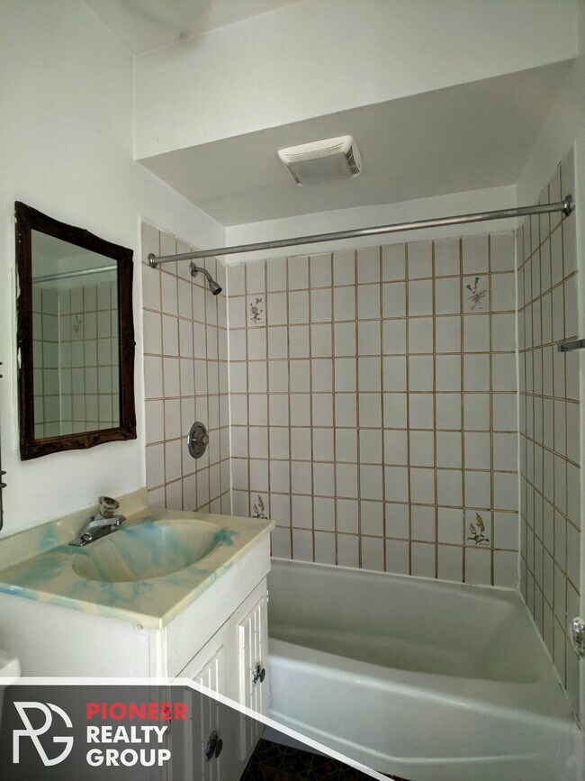 833 W Wolfram St unit 837-206, Chicago, IL 60657 - photo 6