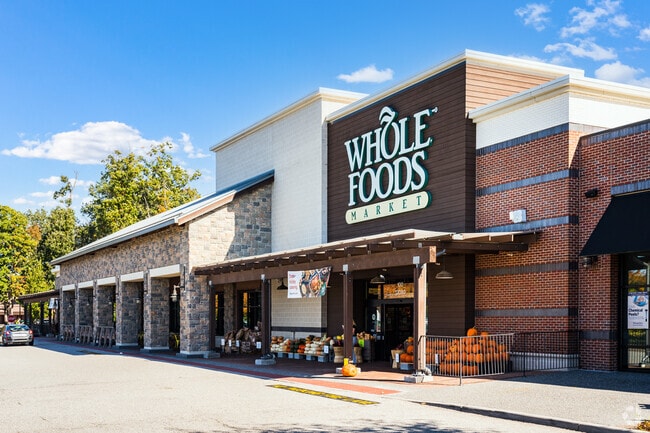 Discover a world of organic delights at Whole Foods Jenkins in Newport News.