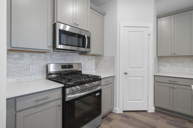 110 Orange Blossom Ct unit 38029810, Mont Belvieu, TX 77535 - photo 4