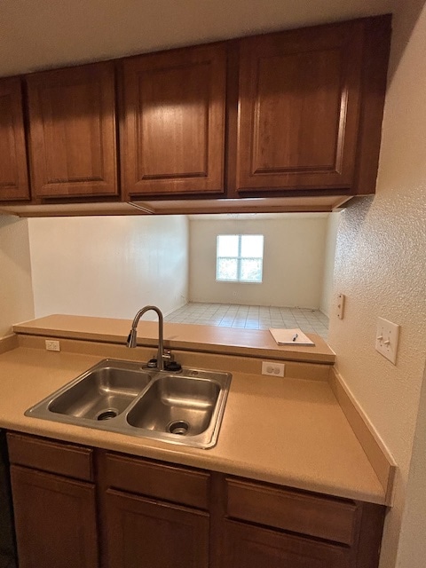 510 Dukeway unit 4, Universal City, TX 78148 - photo 2
