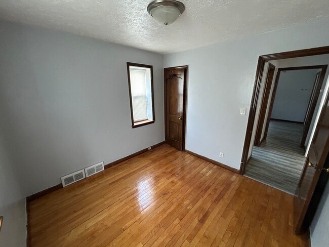 7252 W Appleton Ave, Milwaukee, WI 53216 - photo 3