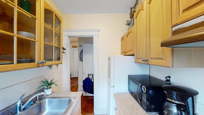 140 Columbia St unit 3, Brookline, MA 02446 - photo 6