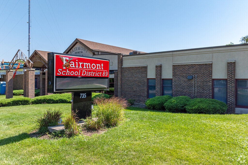 Fairmont School is a public school located in Lockport, has 313 students.
