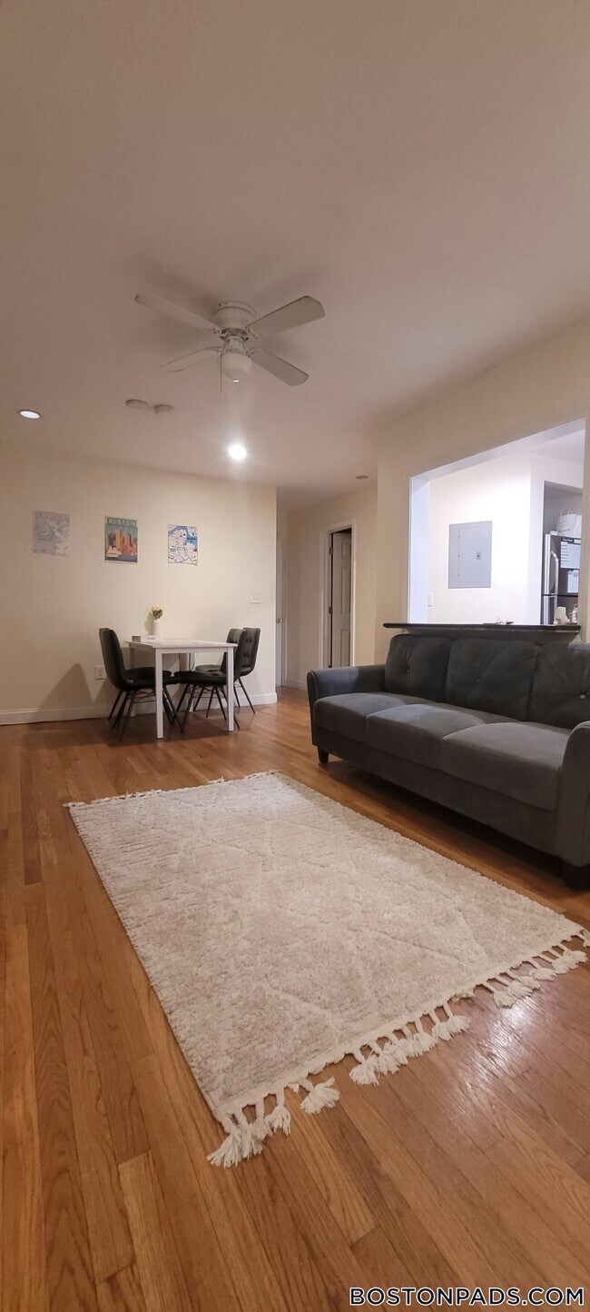 62 Egmont St unit 3, Brookline, MA 02446 - photo 2