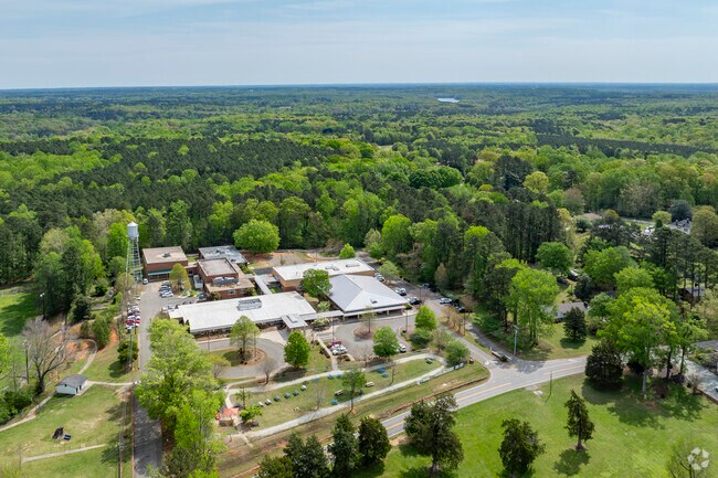 Magnum Elementary School is located in a rural area of Bahama, NC.