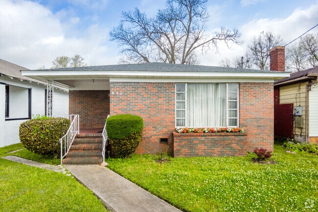 Prairie-style homes can be found in the Tuxedo neighborhood.