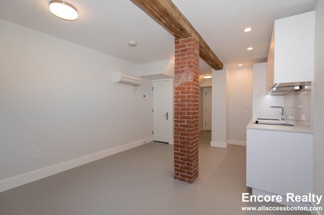461 Massachusetts Ave unit D, Boston, MA 02118 - photo 3