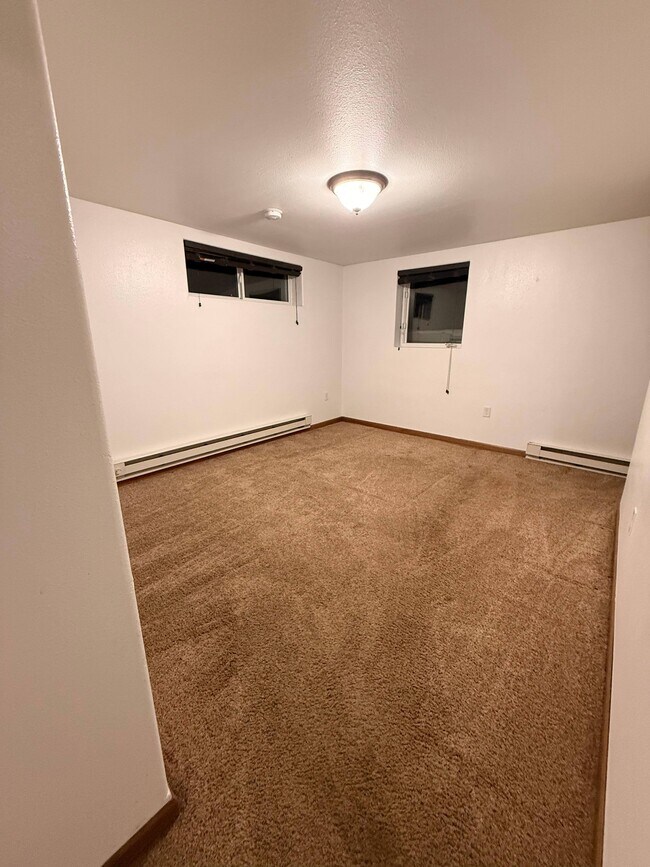 1011 5th Ave SE unit 2, Minot, ND 58701 - photo 6