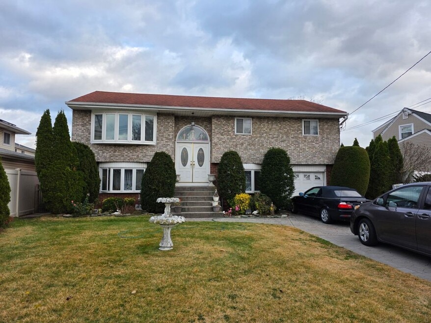 1707 Meadowbrook Rd, Merrick, NY 11566 - photo 1