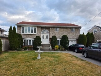 1707 Meadowbrook Rd, Merrick, NY 11566