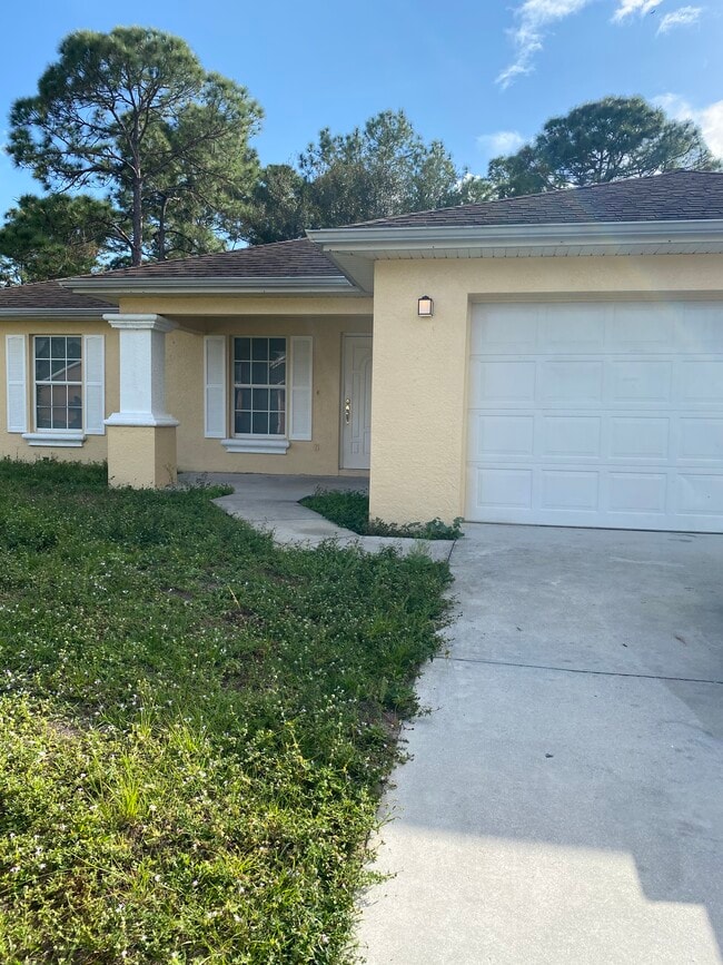2813 3rd St SW, Lehigh Acres, FL 33976 - photo 4