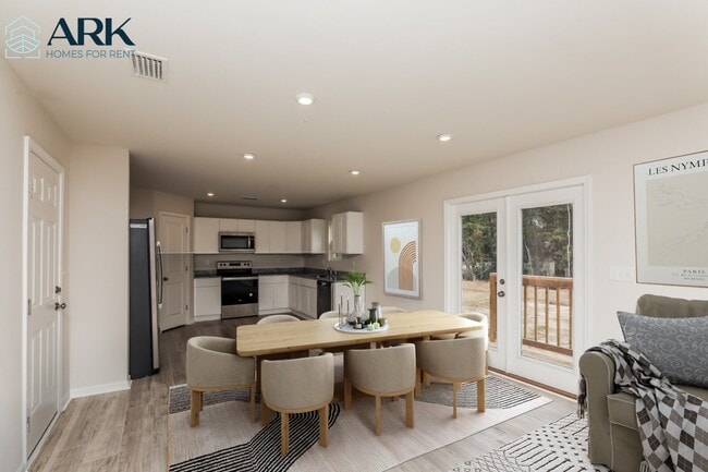 6220 Travelers Rest Ct, Crestview, FL 32539 - photo 3