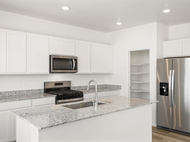 4681 Sunsplash Way, Johnstown, CO 80534 - photo 3