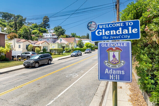 Adams Hill is an ideal suburban neighborhood with lush landscapes and bike-friendly streets.