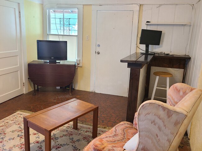 4723 Carondelet St unit D, New Orleans, LA 70115 - photo 6