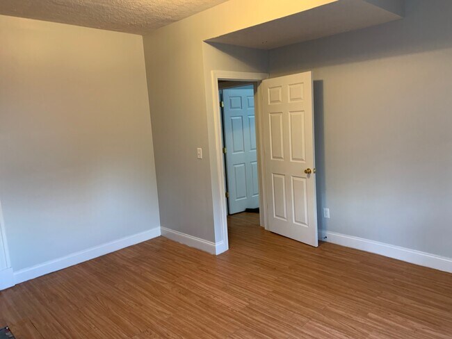 2372 Harper Ave unit 2, Cincinnati, OH 45212 - photo 6