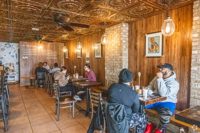 The Flour Shoppe Cafe in nearby Rockville Centre has a large dining area to enjoy lunch.