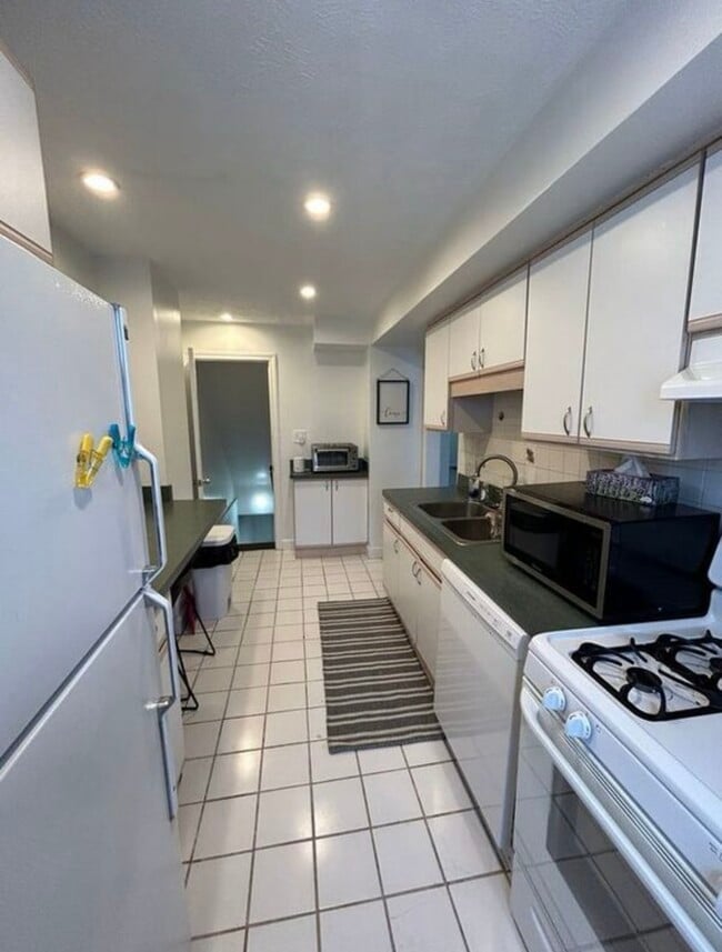 4056 Northfield Rd, Highland Hills, OH 44122