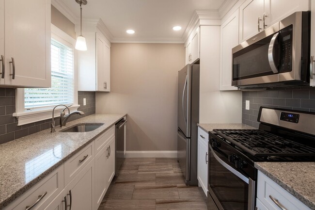 Leonia Manor: In-Unit Washer & Dryer, Heat, Hot & Cold Water Included, Cat & Dog Friendly, and Wa..., Leonia, NJ 07605 - photo 4