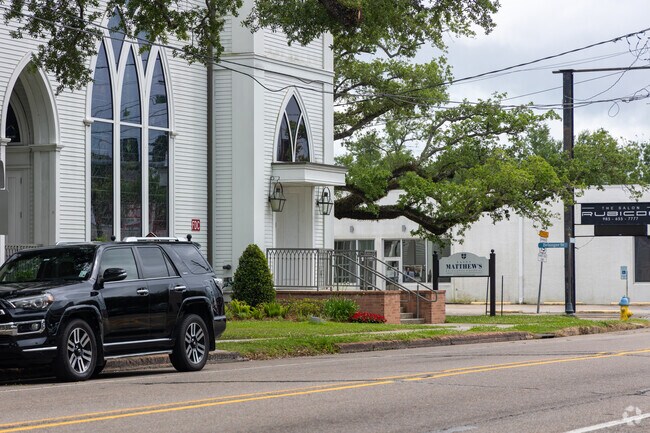 St. Matthew's Episcopal School is a private school serving students from pre-k through middle.