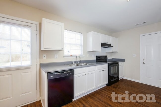 7117 Roaming Path Ct, Charlotte, NC 28214 - photo 6