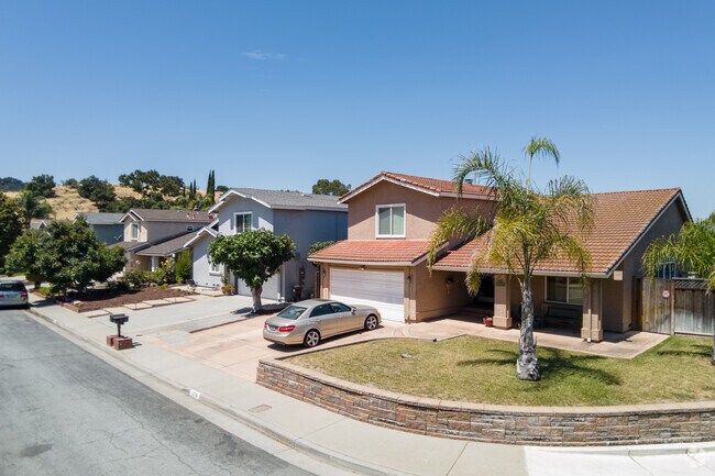 A row of two story homes in the Chantillery Neighborhood.