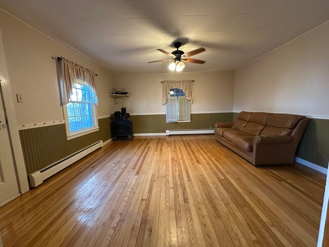 4 Maple Ave unit 4 maple abe, Claremont, NH 03743 - photo 4