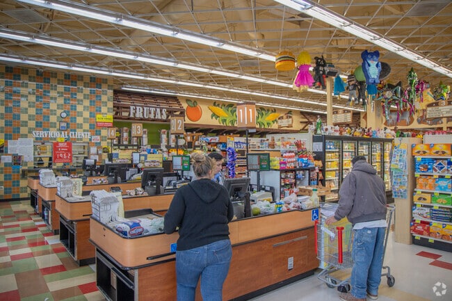 Residents in Canoas west can do their grocery shopping at Sunrise Plaza's Chavez Supermarket.