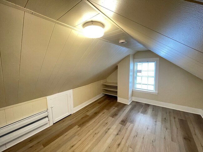 13 Spring St unit 2, Newmarket, NH 03857 - photo 5