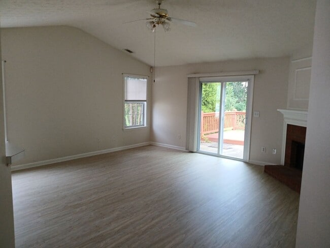 578 Summerbrooke Ct, Suwanee, GA 30024 - photo 5